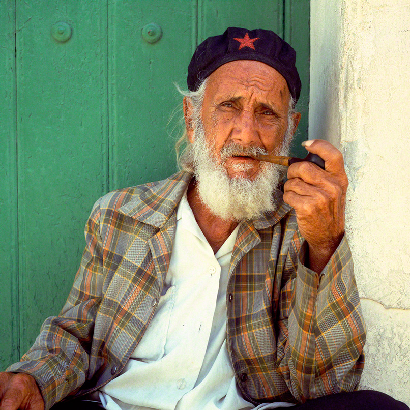 portrait of old man wearing a che guevera hat